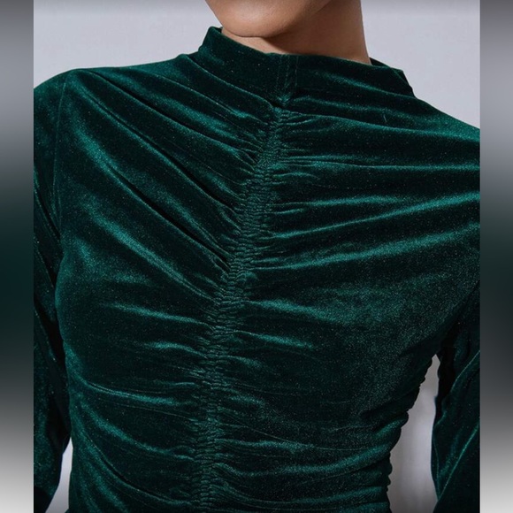 Elegant Green Velvet Long Sleeve Top - Picture 6 of 6